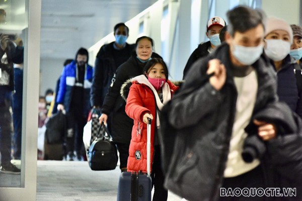UCRAINA: Chuyến bay thứ hai đưa công dân lánh nạn khỏi Ukraine đã hạ cánh an toàn