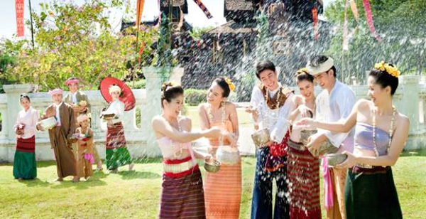 Tết cổ truyền nước Lào - Bunpimay